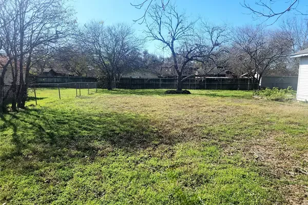 Open lot and trees at 702 Maple St in Yoakum, Texas